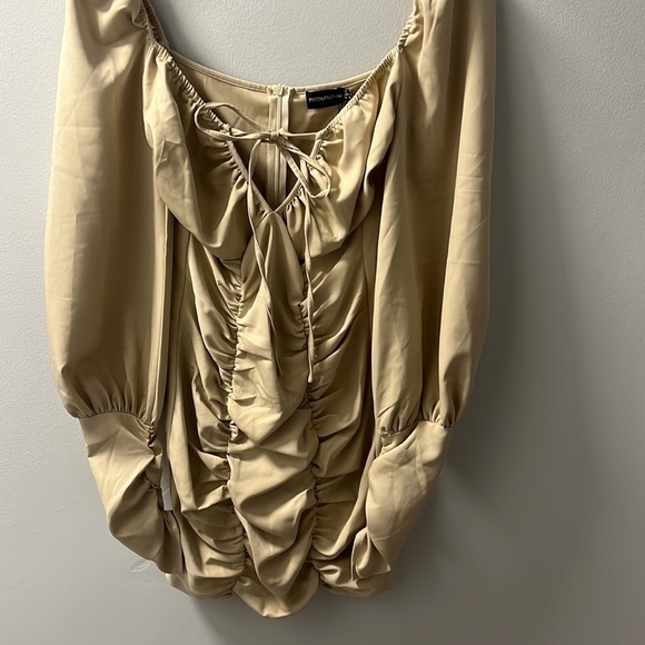 NWT PrettyLittleThings Cream Dress, Size US 4, ruching derik and tie detail - Picture 3 of 6